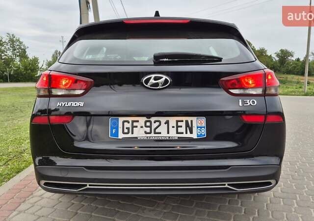 Черный Хендай i30, объемом двигателя 1.6 л и пробегом 197 тыс. км за 15650 $, фото 3 на Automoto.ua