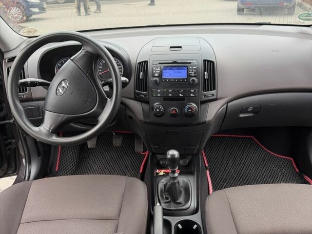 Фиолетовый Хендай i30, объемом двигателя 1.4 л и пробегом 180 тыс. км за 4650 $, фото 7 на Automoto.ua