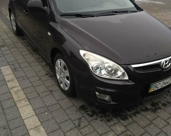 Коричневый Хендай i30, объемом двигателя 1.4 л и пробегом 262 тыс. км за 5500 $, фото 1 на Automoto.ua