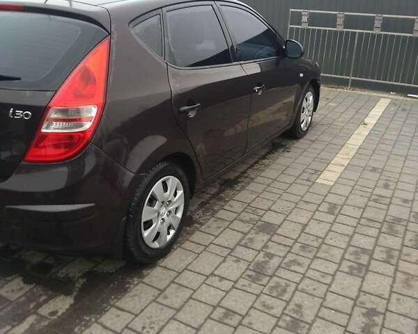 Коричневый Хендай i30, объемом двигателя 1.4 л и пробегом 262 тыс. км за 5500 $, фото 2 на Automoto.ua
