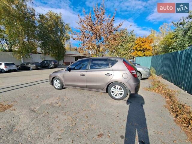 Коричневий Хендай i30, об'ємом двигуна 1.58 л та пробігом 106 тис. км за 8500 $, фото 16 на Automoto.ua