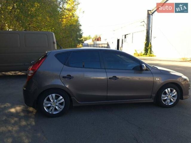 Коричневий Хендай i30, об'ємом двигуна 1.58 л та пробігом 106 тис. км за 8500 $, фото 18 на Automoto.ua