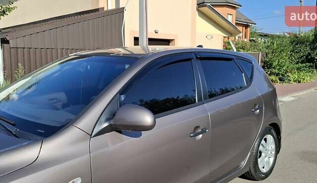 Коричневий Хендай i30, об'ємом двигуна 1.58 л та пробігом 106 тис. км за 8500 $, фото 5 на Automoto.ua