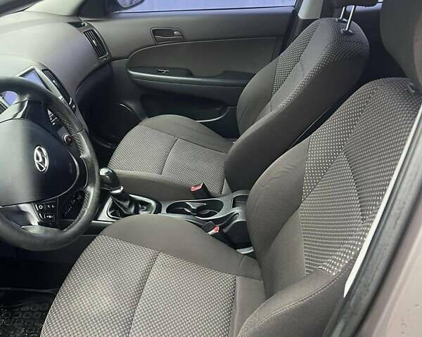 Коричневый Хендай i30, объемом двигателя 1.4 л и пробегом 245 тыс. км за 6100 $, фото 16 на Automoto.ua