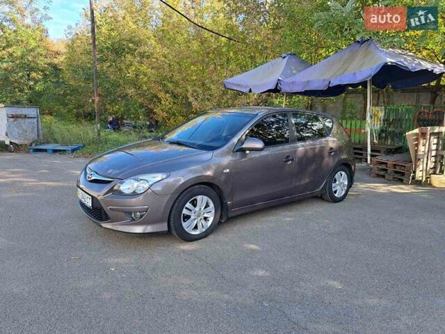 Коричневий Хендай i30, об'ємом двигуна 1.58 л та пробігом 106 тис. км за 8500 $, фото 19 на Automoto.ua