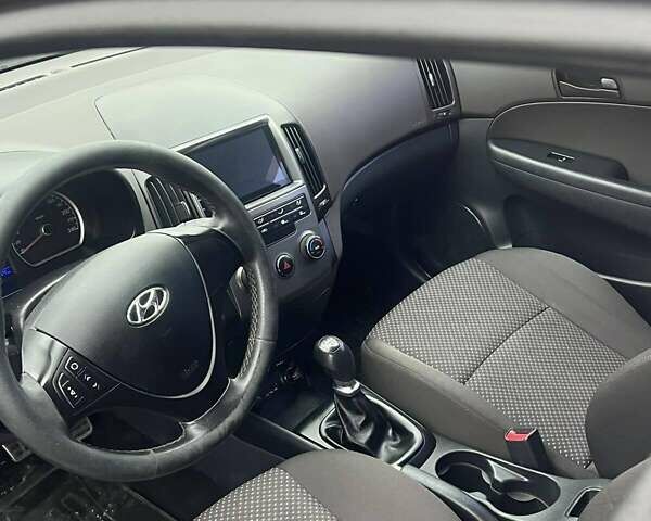 Коричневый Хендай i30, объемом двигателя 1.4 л и пробегом 245 тыс. км за 6100 $, фото 15 на Automoto.ua