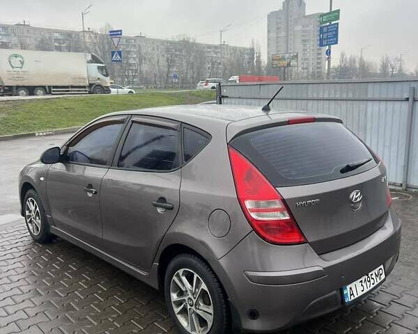 Коричневый Хендай i30, объемом двигателя 1.4 л и пробегом 245 тыс. км за 6100 $, фото 4 на Automoto.ua