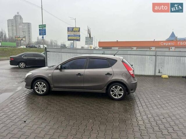 Коричневый Хендай i30, объемом двигателя 1.4 л и пробегом 245 тыс. км за 6100 $, фото 7 на Automoto.ua