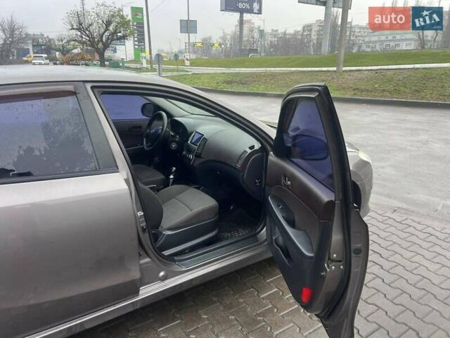 Коричневый Хендай i30, объемом двигателя 1.4 л и пробегом 245 тыс. км за 6100 $, фото 13 на Automoto.ua