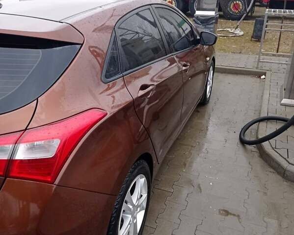 Коричневый Хендай i30, объемом двигателя 1.6 л и пробегом 238 тыс. км за 7200 $, фото 7 на Automoto.ua