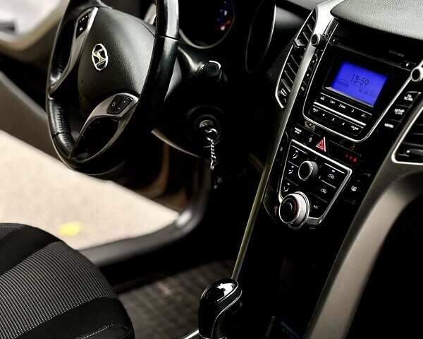 Коричневий Хендай i30, об'ємом двигуна 1.58 л та пробігом 184 тис. км за 9500 $, фото 20 на Automoto.ua