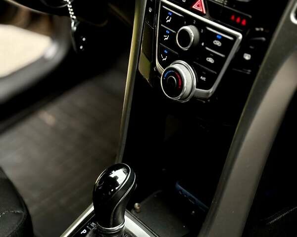 Коричневий Хендай i30, об'ємом двигуна 1.58 л та пробігом 184 тис. км за 9500 $, фото 43 на Automoto.ua