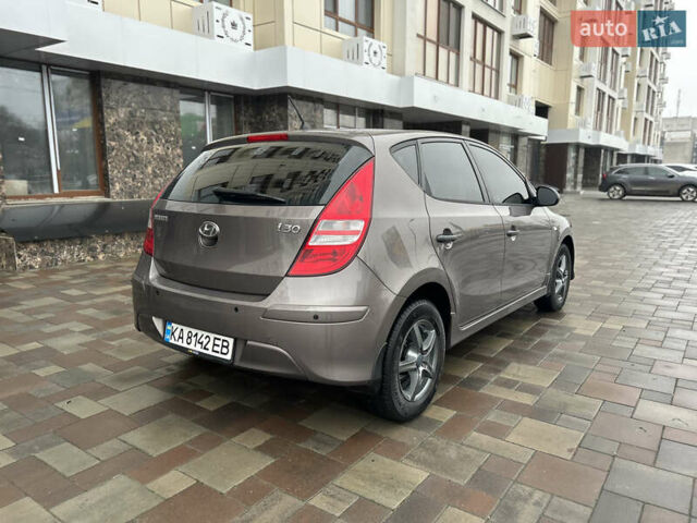 Коричневый Хендай i30, объемом двигателя 1.6 л и пробегом 107 тыс. км за 9750 $, фото 5 на Automoto.ua