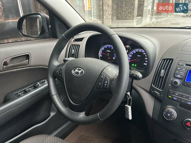 Коричневый Хендай i30, объемом двигателя 1.6 л и пробегом 107 тыс. км за 9750 $, фото 23 на Automoto.ua