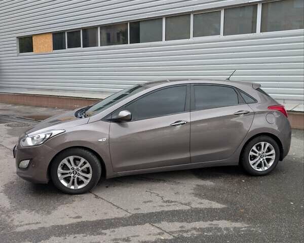 Коричневий Хендай i30, об'ємом двигуна 1.4 л та пробігом 293 тис. км за 6900 $, фото 1 на Automoto.ua