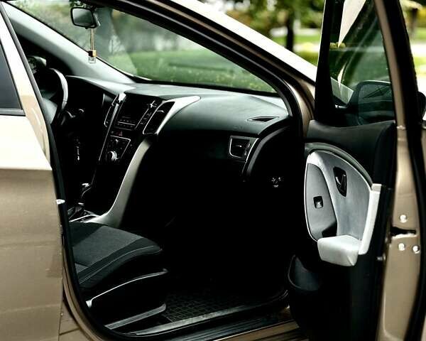 Коричневий Хендай i30, об'ємом двигуна 1.58 л та пробігом 184 тис. км за 9500 $, фото 34 на Automoto.ua