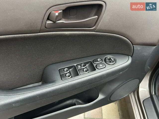 Коричневый Хендай i30, объемом двигателя 1.6 л и пробегом 107 тыс. км за 9750 $, фото 15 на Automoto.ua