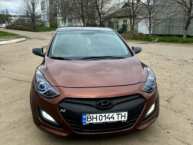 Коричневый Хендай i30, объемом двигателя 1.6 л и пробегом 253 тыс. км за 9000 $, фото 2 на Automoto.ua