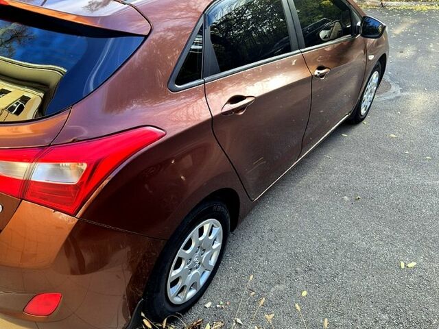 Коричневый Хендай i30, объемом двигателя 1.4 л и пробегом 148 тыс. км за 10500 $, фото 3 на Automoto.ua