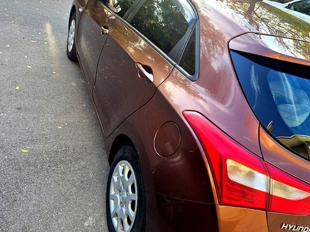 Коричневый Хендай i30, объемом двигателя 1.4 л и пробегом 148 тыс. км за 10500 $, фото 4 на Automoto.ua