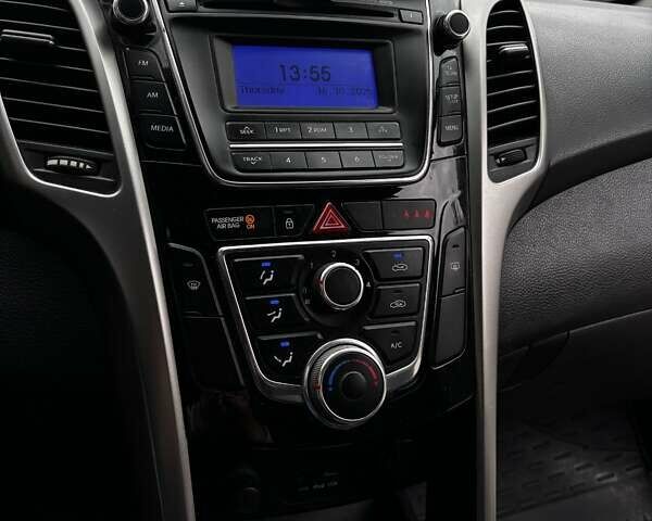 Коричневий Хендай i30, об'ємом двигуна 1.58 л та пробігом 184 тис. км за 9500 $, фото 14 на Automoto.ua