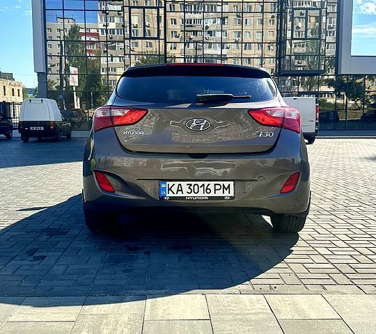 Хендай i30 2012 в Днепре (Днепропетровске) на Automoto.ua Коричневый Хендай i30, объемом двигателя 1.4 л и пробегом 293 тыс. км за 6999 $, фото 1 на Automoto.ua