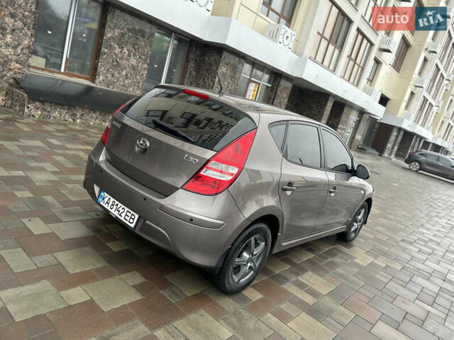 Коричневый Хендай i30, объемом двигателя 1.6 л и пробегом 107 тыс. км за 9750 $, фото 6 на Automoto.ua