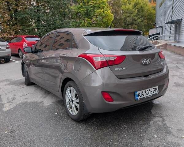 Коричневий Хендай i30, об'ємом двигуна 1.4 л та пробігом 293 тис. км за 6900 $, фото 2 на Automoto.ua