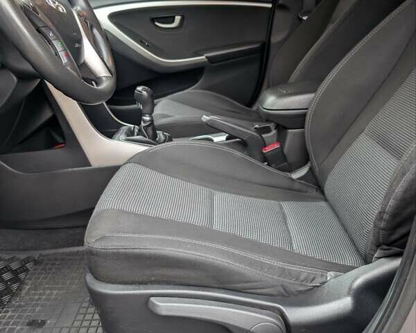 Коричневий Хендай i30, об'ємом двигуна 1.4 л та пробігом 293 тис. км за 6900 $, фото 9 на Automoto.ua