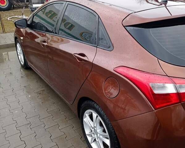 Коричневый Хендай i30, объемом двигателя 1.6 л и пробегом 238 тыс. км за 7200 $, фото 2 на Automoto.ua