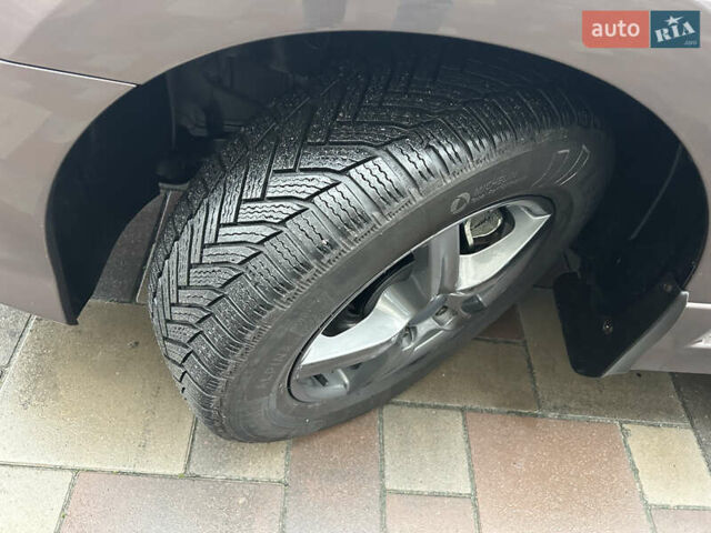 Коричневый Хендай i30, объемом двигателя 1.6 л и пробегом 107 тыс. км за 9750 $, фото 11 на Automoto.ua