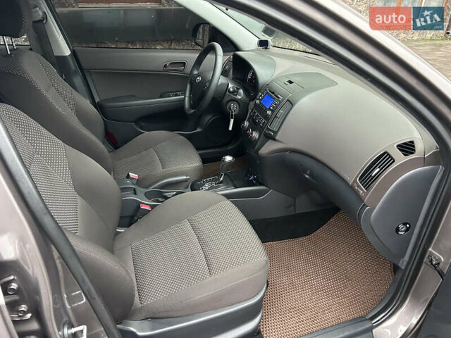 Коричневый Хендай i30, объемом двигателя 1.6 л и пробегом 107 тыс. км за 9750 $, фото 20 на Automoto.ua