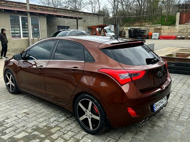 Коричневый Хендай i30, объемом двигателя 1.6 л и пробегом 253 тыс. км за 9000 $, фото 12 на Automoto.ua