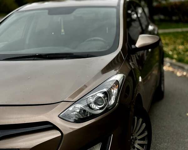 Коричневий Хендай i30, об'ємом двигуна 1.58 л та пробігом 184 тис. км за 9500 $, фото 24 на Automoto.ua