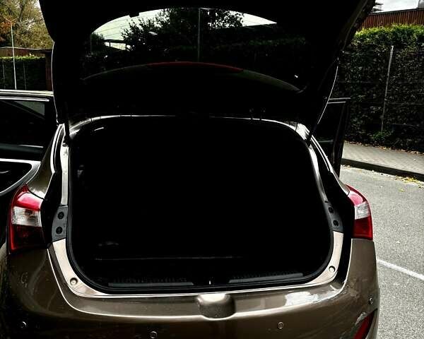 Коричневий Хендай i30, об'ємом двигуна 1.58 л та пробігом 184 тис. км за 9500 $, фото 2 на Automoto.ua