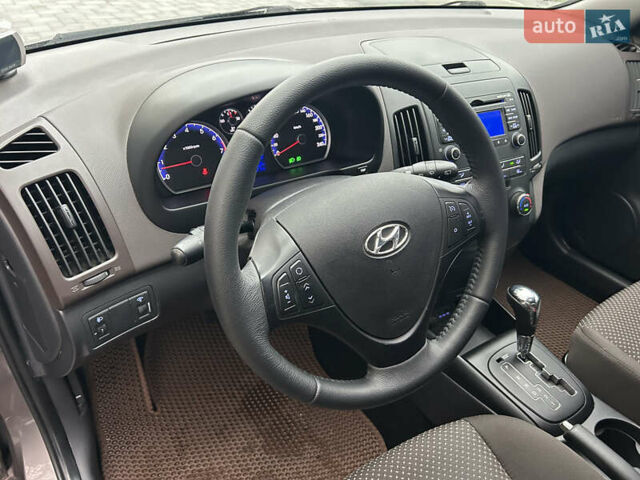 Коричневый Хендай i30, объемом двигателя 1.6 л и пробегом 107 тыс. км за 9750 $, фото 14 на Automoto.ua