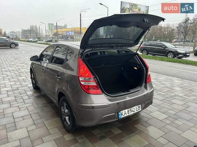 Коричневый Хендай i30, объемом двигателя 1.6 л и пробегом 107 тыс. км за 9750 $, фото 17 на Automoto.ua