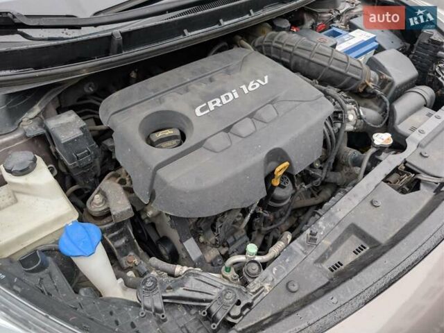 Коричневый Хендай i30, объемом двигателя 1.4 л и пробегом 293 тыс. км за 6600 $, фото 16 на Automoto.ua