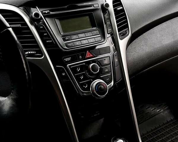 Коричневий Хендай i30, об'ємом двигуна 1.58 л та пробігом 184 тис. км за 9500 $, фото 16 на Automoto.ua