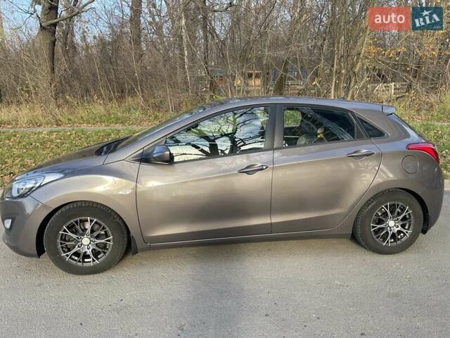 Коричневый Хендай i30, объемом двигателя 1.59 л и пробегом 112 тыс. км за 10500 $, фото 4 на Automoto.ua