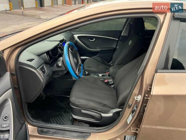 Коричневый Хендай i30, объемом двигателя 1.4 л и пробегом 51 тыс. км за 9400 $, фото 7 на Automoto.ua