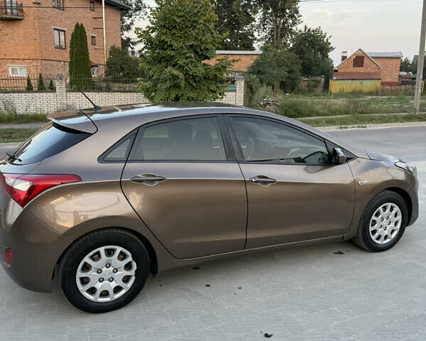 Коричневий Хендай i30, об'ємом двигуна 1.4 л та пробігом 220 тис. км за 6500 $, фото 7 на Automoto.ua