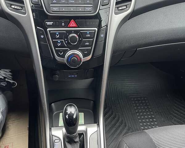 Коричневый Хендай i30, объемом двигателя 1.58 л и пробегом 149 тыс. км за 8999 $, фото 16 на Automoto.ua