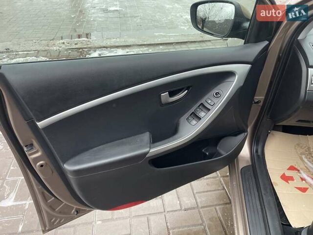 Коричневый Хендай i30, объемом двигателя 1.58 л и пробегом 149 тыс. км за 8999 $, фото 4 на Automoto.ua