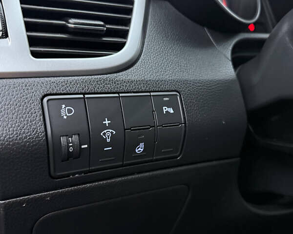 Коричневый Хендай i30, объемом двигателя 1.6 л и пробегом 155 тыс. км за 10500 $, фото 9 на Automoto.ua