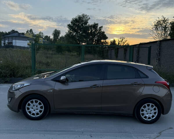 Коричневий Хендай i30, об'ємом двигуна 1.4 л та пробігом 220 тис. км за 6500 $, фото 12 на Automoto.ua