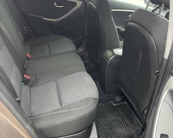 Коричневый Хендай i30, объемом двигателя 1.58 л и пробегом 149 тыс. км за 8999 $, фото 6 на Automoto.ua