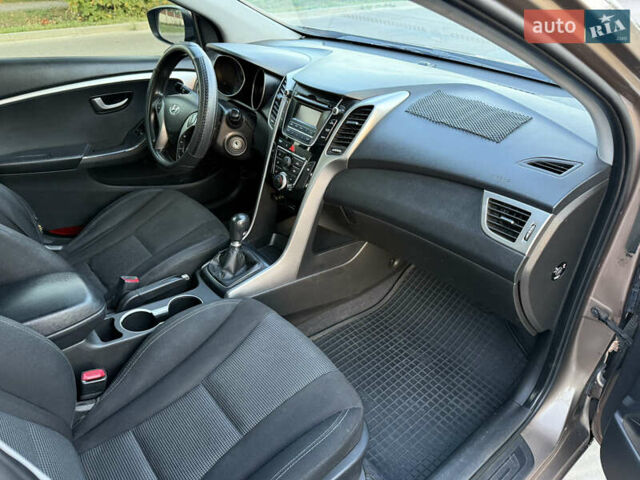 Коричневий Хендай i30, об'ємом двигуна 1.4 л та пробігом 220 тис. км за 6500 $, фото 18 на Automoto.ua