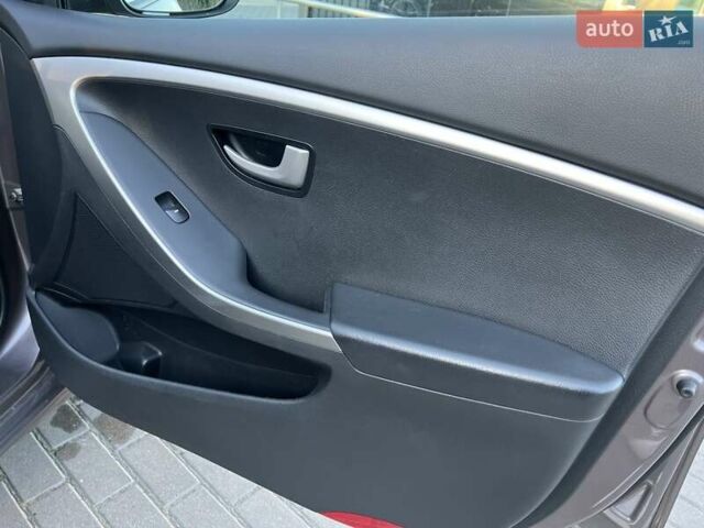 Коричневый Хендай i30, объемом двигателя 1.4 л и пробегом 124 тыс. км за 8500 $, фото 9 на Automoto.ua