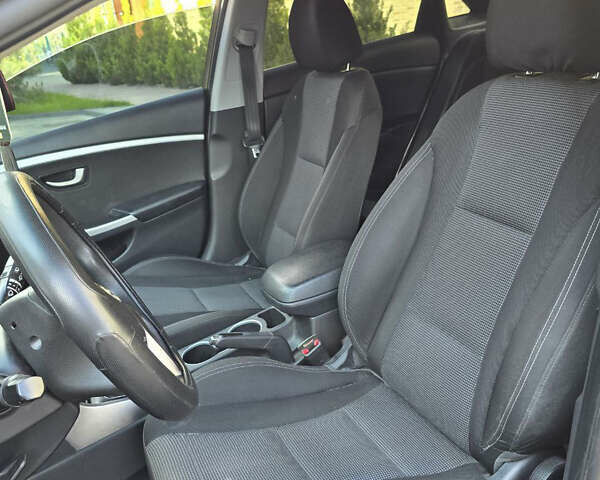 Хендай i30 2014 в Черновцах на Automoto.ua Коричневый Хендай i30, объемом двигателя 1.4 л и пробегом 200 тыс. км за 7800 $, фото 13 на Automoto.ua